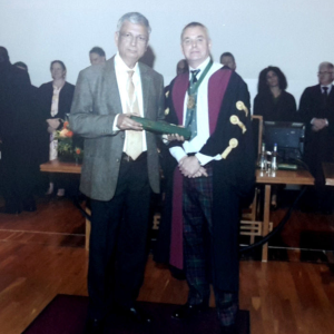 Dr. Ashok Sarin, senior nephrologist from Apollo Hospital Delhi, receiving international recognition for his contribution in kidney care.