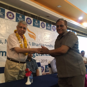Dr. Ashok Sarin, senior kidney specialist at Apollo Hospital Delhi, being felicitated at a medical event.